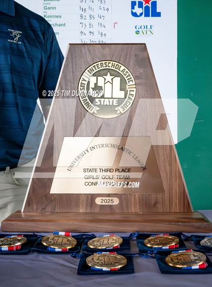 Thumbnail 2 in UIL 3A Girls Golf Finals (Awards) photogallery.
