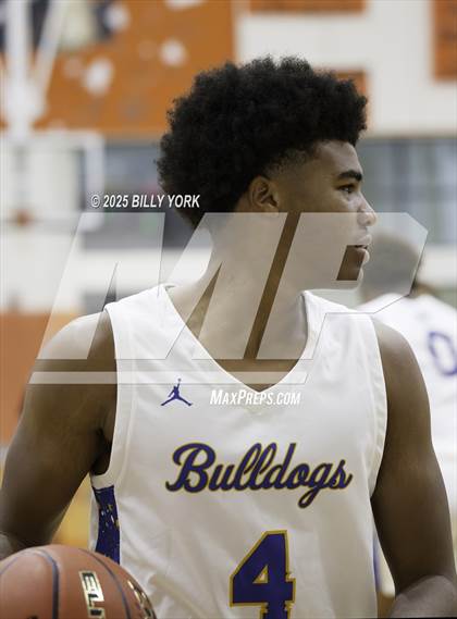 Thumbnail 2 in Grand Saline vs Chapel Hill photogallery.