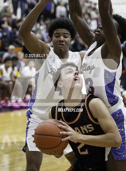 Thumbnail 2 in Grand Saline vs Chapel Hill photogallery.
