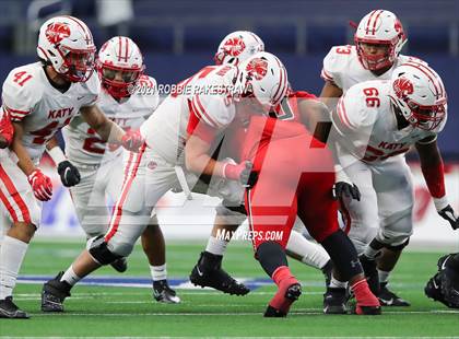 Thumbnail 1 in Cedar Hill vs. Katy (UIL 6A Division 2 Final) photogallery.