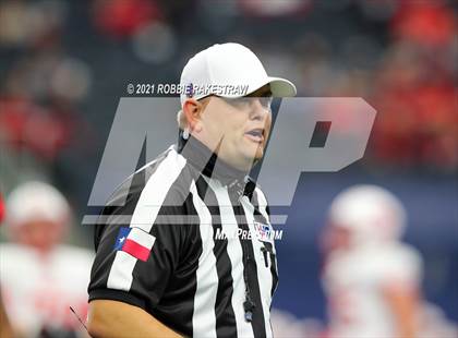 Thumbnail 1 in Cedar Hill vs. Katy (UIL 6A Division 2 Final) photogallery.