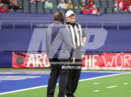 Thumbnail 2 in Cedar Hill vs. Katy (UIL 6A Division 2 Final) photogallery.