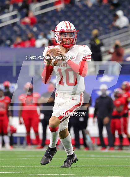 Thumbnail 1 in Cedar Hill vs. Katy (UIL 6A Division 2 Final) photogallery.