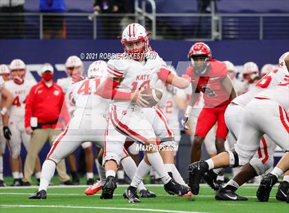 Thumbnail 3 in Cedar Hill vs. Katy (UIL 6A Division 2 Final) photogallery.