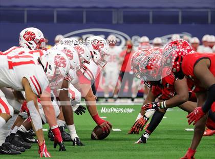 Thumbnail 2 in Cedar Hill vs. Katy (UIL 6A Division 2 Final) photogallery.