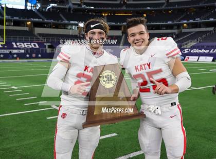 Thumbnail 1 in Cedar Hill vs. Katy (UIL 6A Division 2 Final) photogallery.