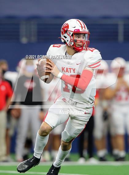 Thumbnail 2 in Cedar Hill vs. Katy (UIL 6A Division 2 Final) photogallery.
