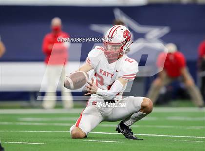 Thumbnail 3 in Cedar Hill vs. Katy (UIL 6A Division 2 Final) photogallery.