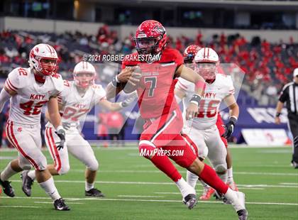 Thumbnail 3 in Cedar Hill vs. Katy (UIL 6A Division 2 Final) photogallery.