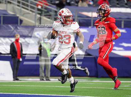 Thumbnail 1 in Cedar Hill vs. Katy (UIL 6A Division 2 Final) photogallery.