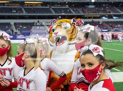Thumbnail 3 in Cedar Hill vs. Katy (UIL 6A Division 2 Final) photogallery.