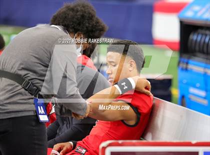 Thumbnail 3 in Cedar Hill vs. Katy (UIL 6A Division 2 Final) photogallery.