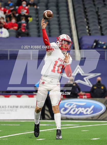 Thumbnail 2 in Cedar Hill vs. Katy (UIL 6A Division 2 Final) photogallery.