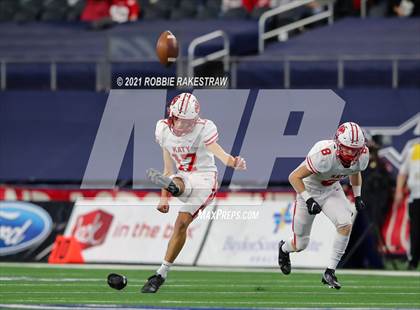 Thumbnail 1 in Cedar Hill vs. Katy (UIL 6A Division 2 Final) photogallery.