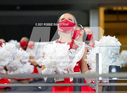 Thumbnail 1 in Cedar Hill vs. Katy (UIL 6A Division 2 Final) photogallery.