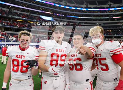 Thumbnail 3 in Cedar Hill vs. Katy (UIL 6A Division 2 Final) photogallery.