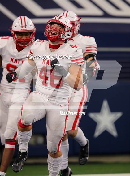 Thumbnail 1 in Cedar Hill vs. Katy (UIL 6A Division 2 Final) photogallery.