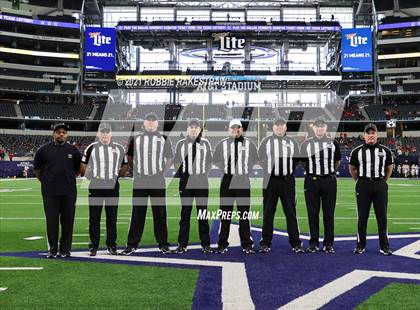Thumbnail 1 in Cedar Hill vs. Katy (UIL 6A Division 2 Final) photogallery.