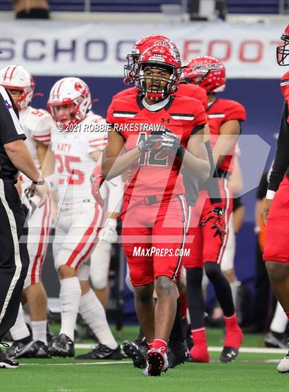 Thumbnail 3 in Cedar Hill vs. Katy (UIL 6A Division 2 Final) photogallery.