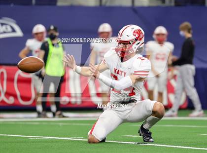 Thumbnail 3 in Cedar Hill vs. Katy (UIL 6A Division 2 Final) photogallery.