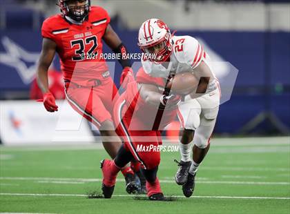 Thumbnail 2 in Cedar Hill vs. Katy (UIL 6A Division 2 Final) photogallery.
