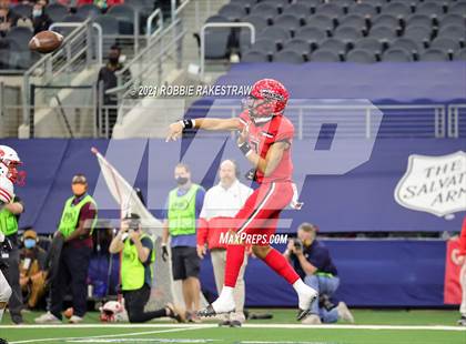 Thumbnail 2 in Cedar Hill vs. Katy (UIL 6A Division 2 Final) photogallery.