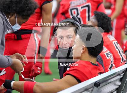 Thumbnail 2 in Cedar Hill vs. Katy (UIL 6A Division 2 Final) photogallery.