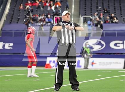 Thumbnail 2 in Cedar Hill vs. Katy (UIL 6A Division 2 Final) photogallery.