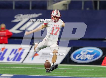 Thumbnail 3 in Cedar Hill vs. Katy (UIL 6A Division 2 Final) photogallery.