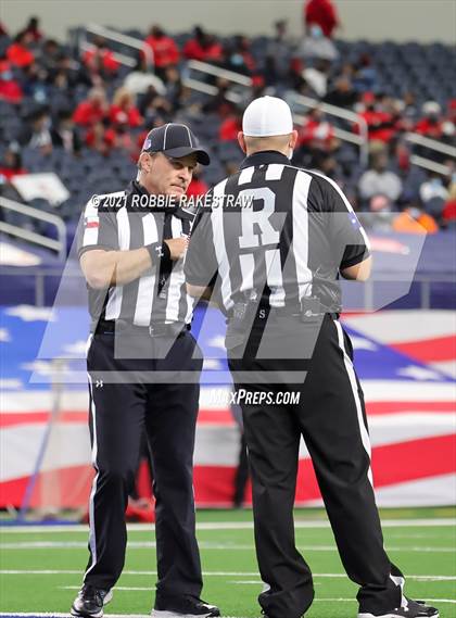 Thumbnail 2 in Cedar Hill vs. Katy (UIL 6A Division 2 Final) photogallery.
