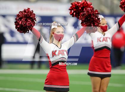 Thumbnail 1 in Cedar Hill vs. Katy (UIL 6A Division 2 Final) photogallery.