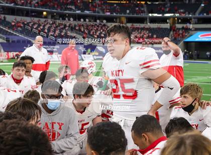 Thumbnail 3 in Cedar Hill vs. Katy (UIL 6A Division 2 Final) photogallery.