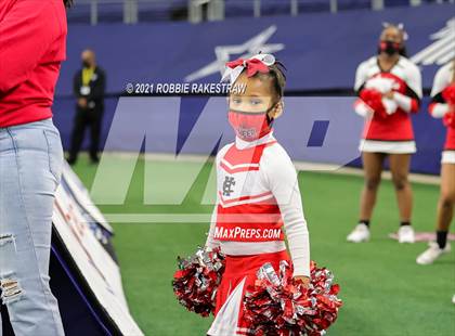 Thumbnail 2 in Cedar Hill vs. Katy (UIL 6A Division 2 Final) photogallery.