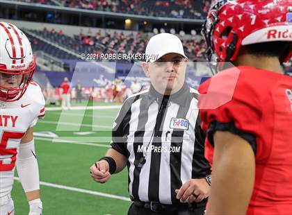 Thumbnail 2 in Cedar Hill vs. Katy (UIL 6A Division 2 Final) photogallery.