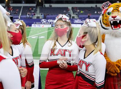 Thumbnail 2 in Cedar Hill vs. Katy (UIL 6A Division 2 Final) photogallery.