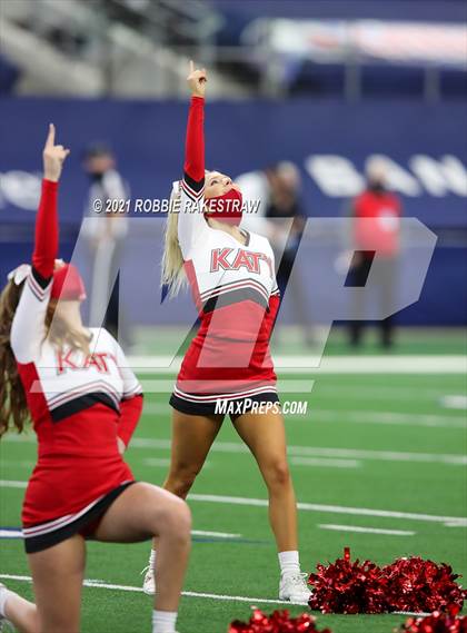 Thumbnail 1 in Cedar Hill vs. Katy (UIL 6A Division 2 Final) photogallery.