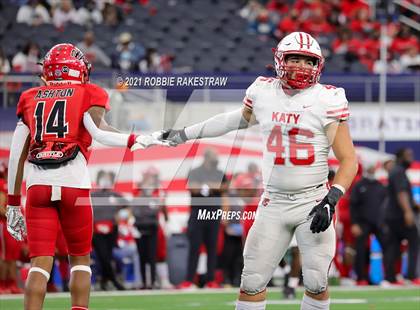 Thumbnail 3 in Cedar Hill vs. Katy (UIL 6A Division 2 Final) photogallery.