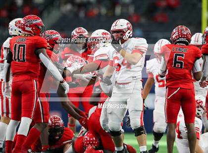 Thumbnail 2 in Cedar Hill vs. Katy (UIL 6A Division 2 Final) photogallery.