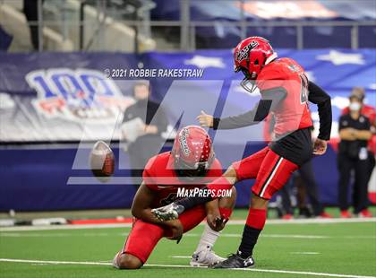Thumbnail 1 in Cedar Hill vs. Katy (UIL 6A Division 2 Final) photogallery.