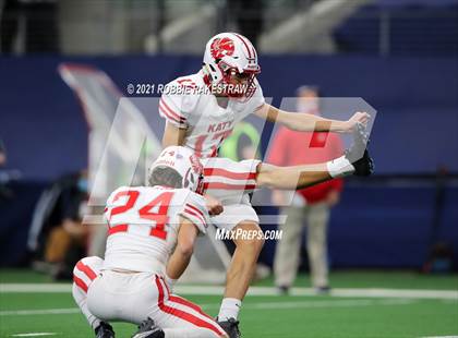 Thumbnail 3 in Cedar Hill vs. Katy (UIL 6A Division 2 Final) photogallery.