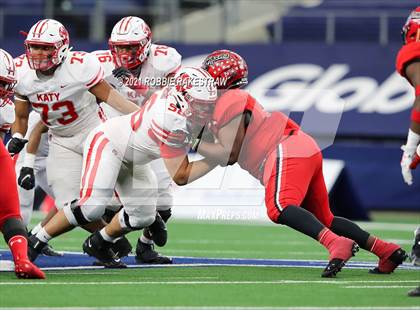 Thumbnail 1 in Cedar Hill vs. Katy (UIL 6A Division 2 Final) photogallery.