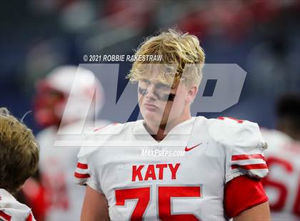 Thumbnail 3 in Cedar Hill vs. Katy (UIL 6A Division 2 Final) photogallery.
