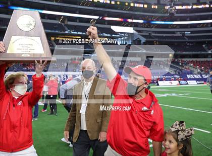 Thumbnail 1 in Cedar Hill vs. Katy (UIL 6A Division 2 Final) photogallery.