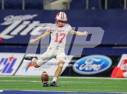 Thumbnail 1 in Cedar Hill vs. Katy (UIL 6A Division 2 Final) photogallery.