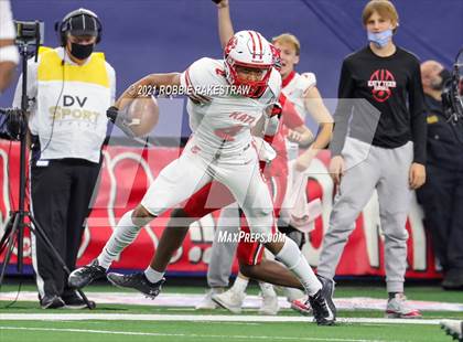 Thumbnail 3 in Cedar Hill vs. Katy (UIL 6A Division 2 Final) photogallery.
