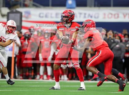 Thumbnail 3 in Cedar Hill vs. Katy (UIL 6A Division 2 Final) photogallery.