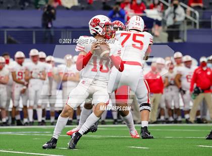 Thumbnail 2 in Cedar Hill vs. Katy (UIL 6A Division 2 Final) photogallery.