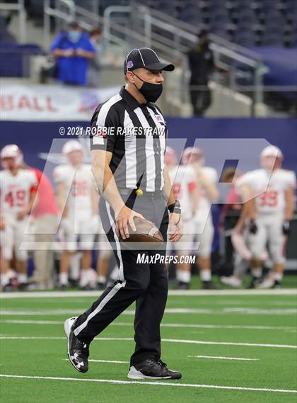 Thumbnail 2 in Cedar Hill vs. Katy (UIL 6A Division 2 Final) photogallery.