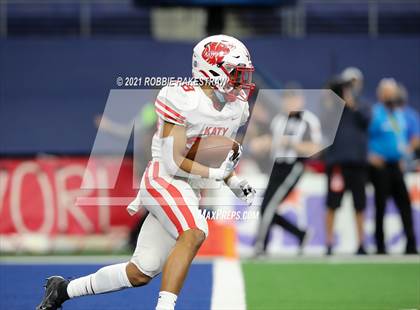 Thumbnail 2 in Cedar Hill vs. Katy (UIL 6A Division 2 Final) photogallery.