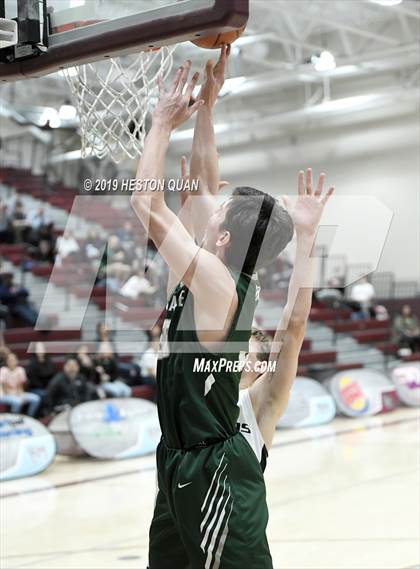Thumbnail 2 in Oak Ridge vs. De La Salle (Rancho Mirage Holiday Invitational) photogallery.